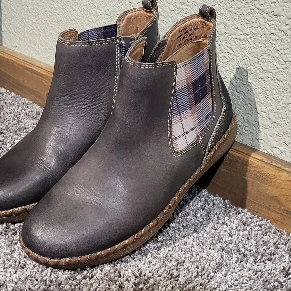 Gray Ankle Boots with Plaid Detail